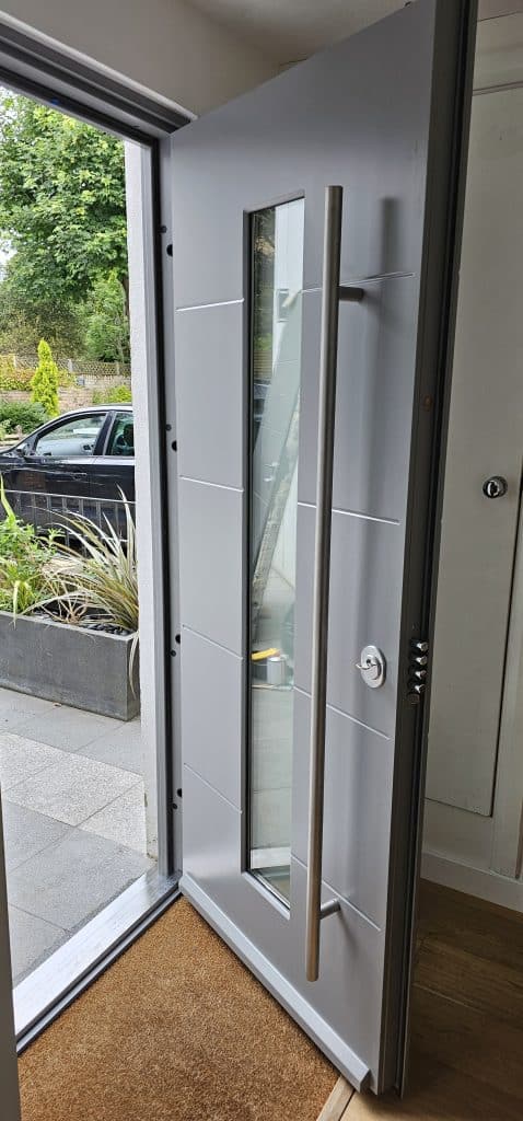 Modern long-handle security door